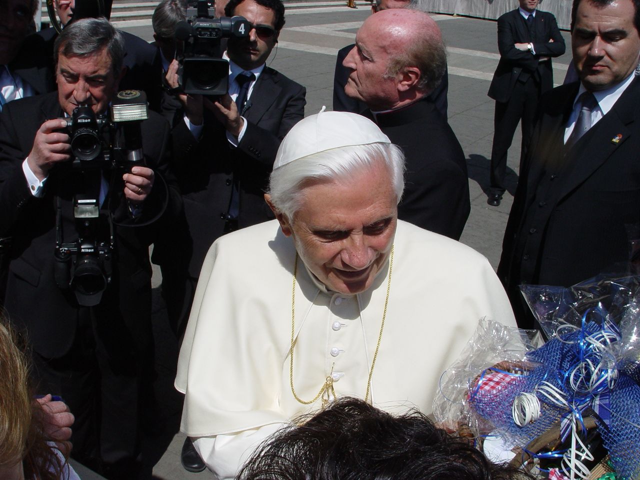 Der Papst bekommt ein Senfgeschenk
